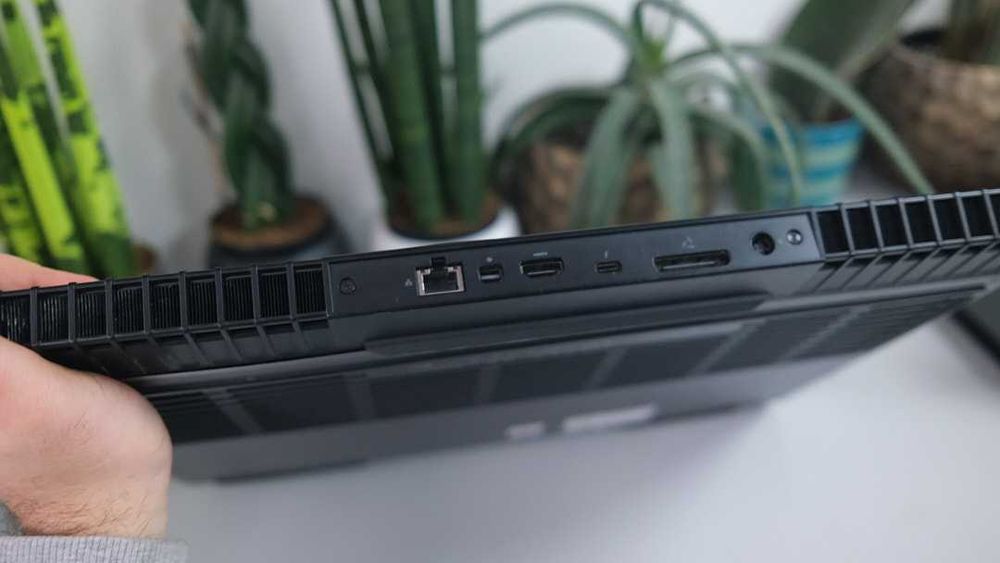 Dell Alienware 17 R4 I7 -6700 HQ 1 TB HDD 128 gb 16 GTX 1070 17.3 FHD ...