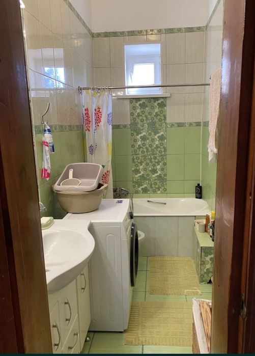 Продам два будинки на одній ділянці