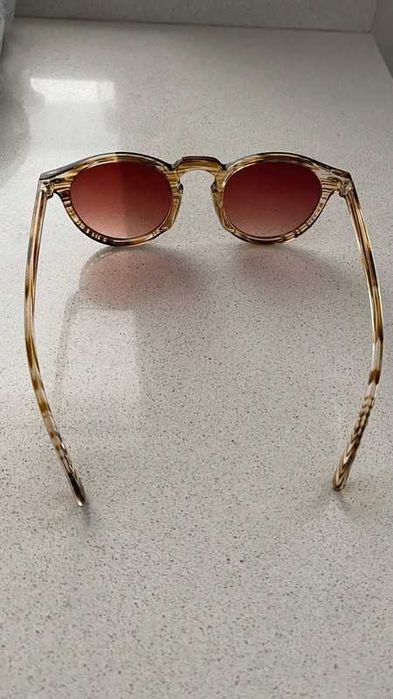 Óculos de sol castanhos