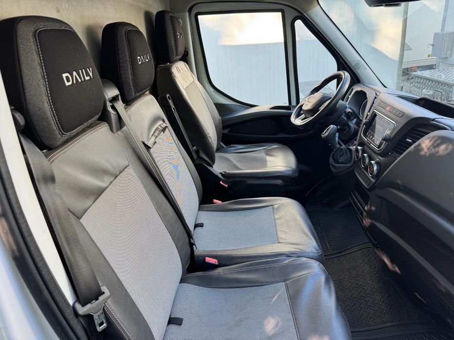 Iveco 3.0 Daily 35S18 hak CarPlay 12m3 średni LED Hi-Matic  DOSTĘPNY natychmiast po serwisie.