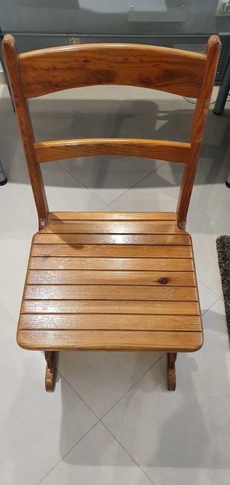 Cadeira em madeira maciça