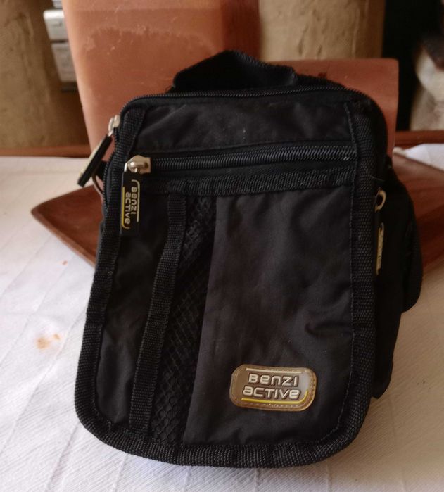 Bolsa mão tiracolo ou cinta, 7 compartimentos Marca Benzi Active