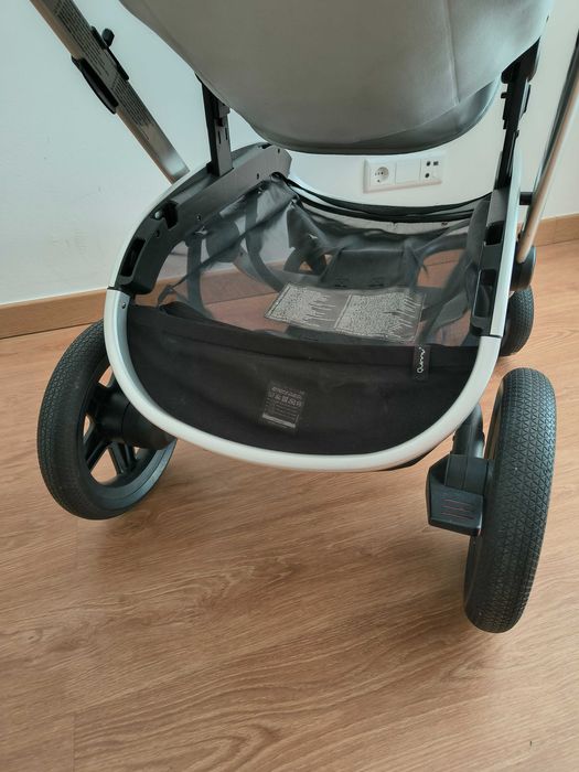 Carrinho Quinny Hubb – compatível Maxi-Cosi / Cybex – bom estado