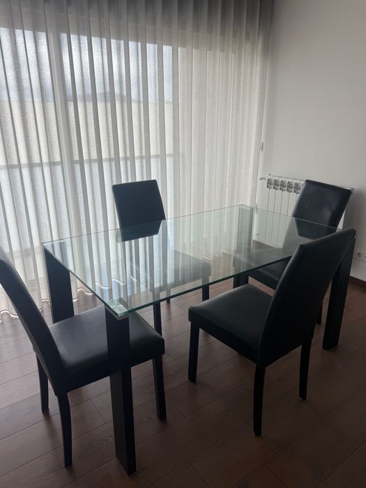 Mesa jantar em vidro com 4 cadeiras
