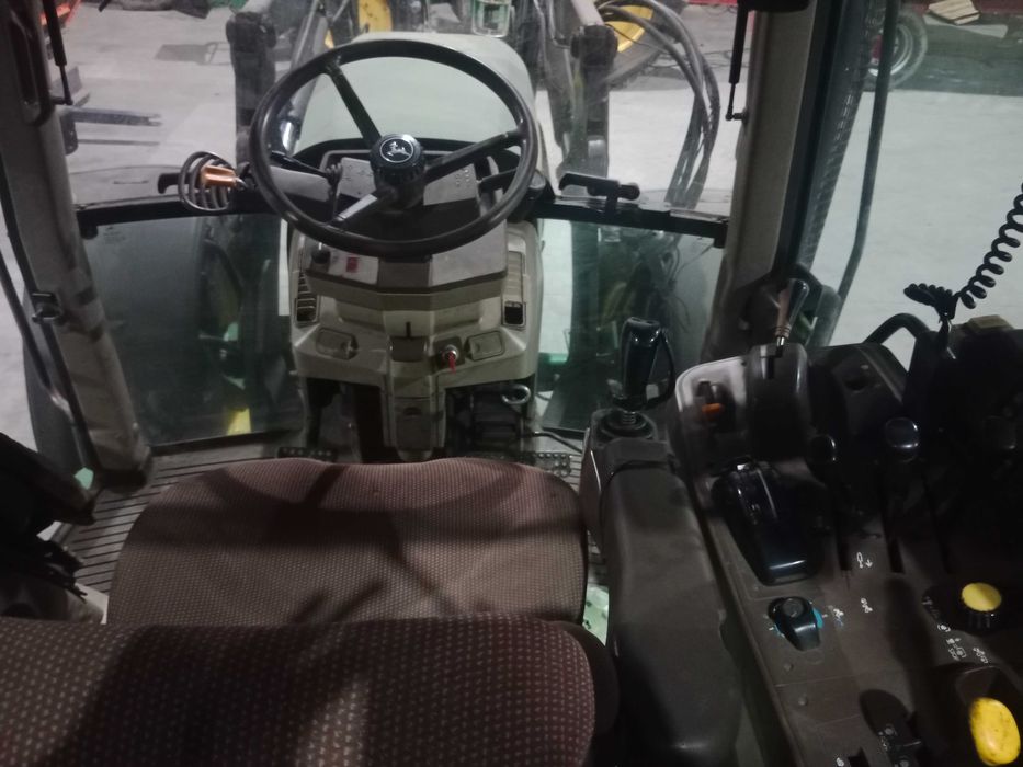 Ciągnik John Deere 6920 S  z ładowaczem czołowym, przedni tuz