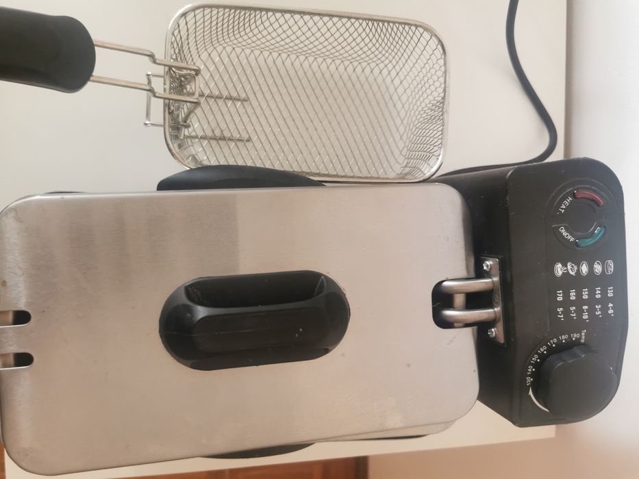 Fritadeira EDM 1,5L Como Nova (com caixa)