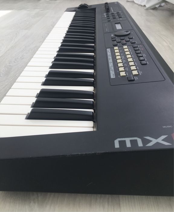 Продам Yamaha MX 61 синтезатор