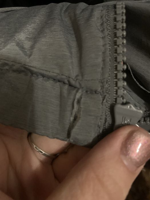 Курточка сірого кольору