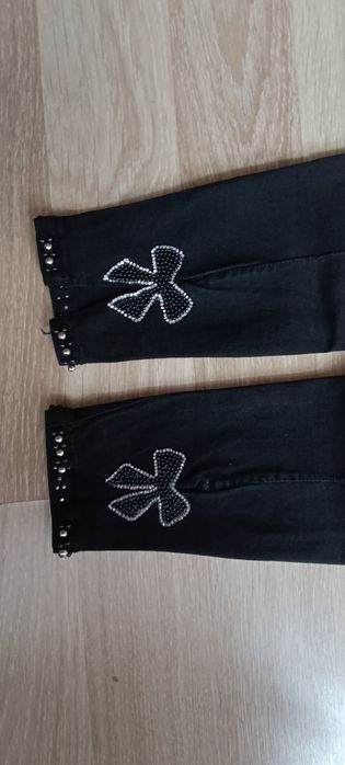 Nowe spodnie czarne z perełkami i z kokardką Trang jeans r. L