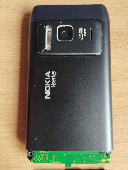 Nokia N8-00 на запчастини