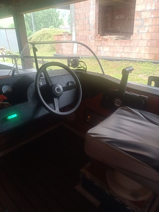 Łodz motorowa z przyczepa