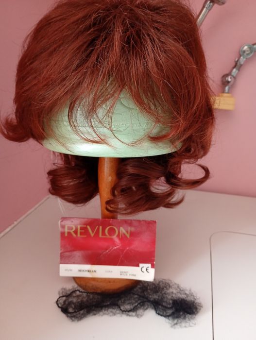 Peruka marki Revlon Nowa, kolor Rudy, kasztan
