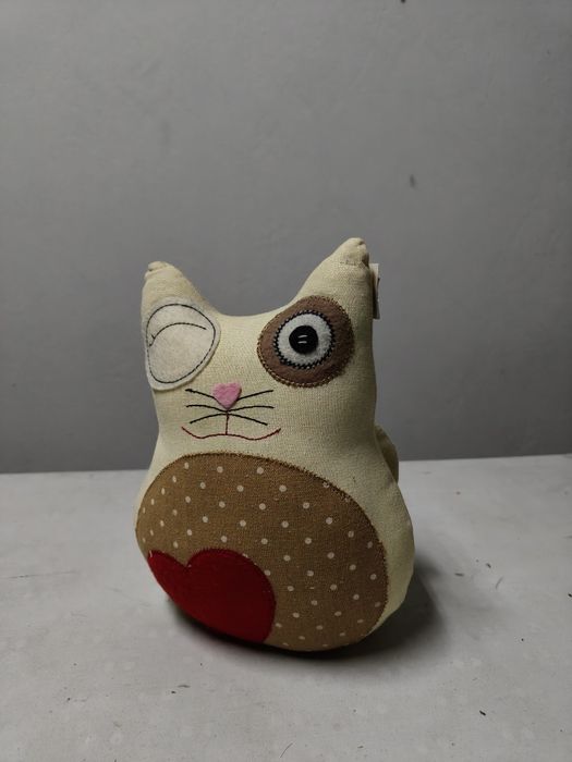 Gato decorativo em almofada