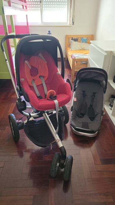 Carinho de bebé  com ovo usado