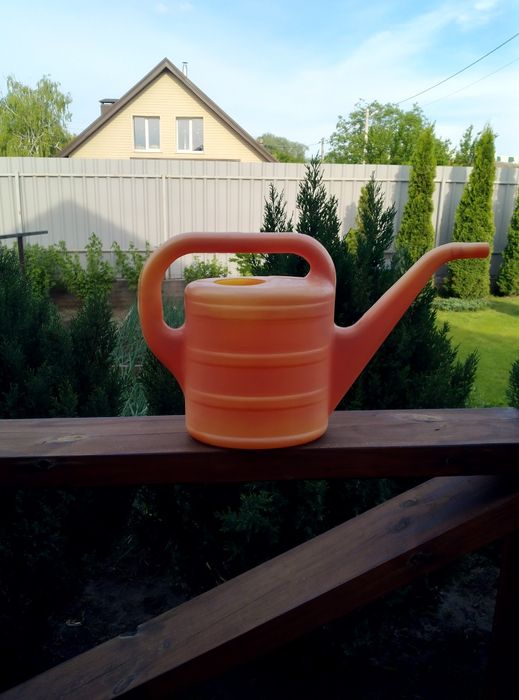 Продам прессформу лейки садовой 5л. Сеть много разных выдувных прессф.