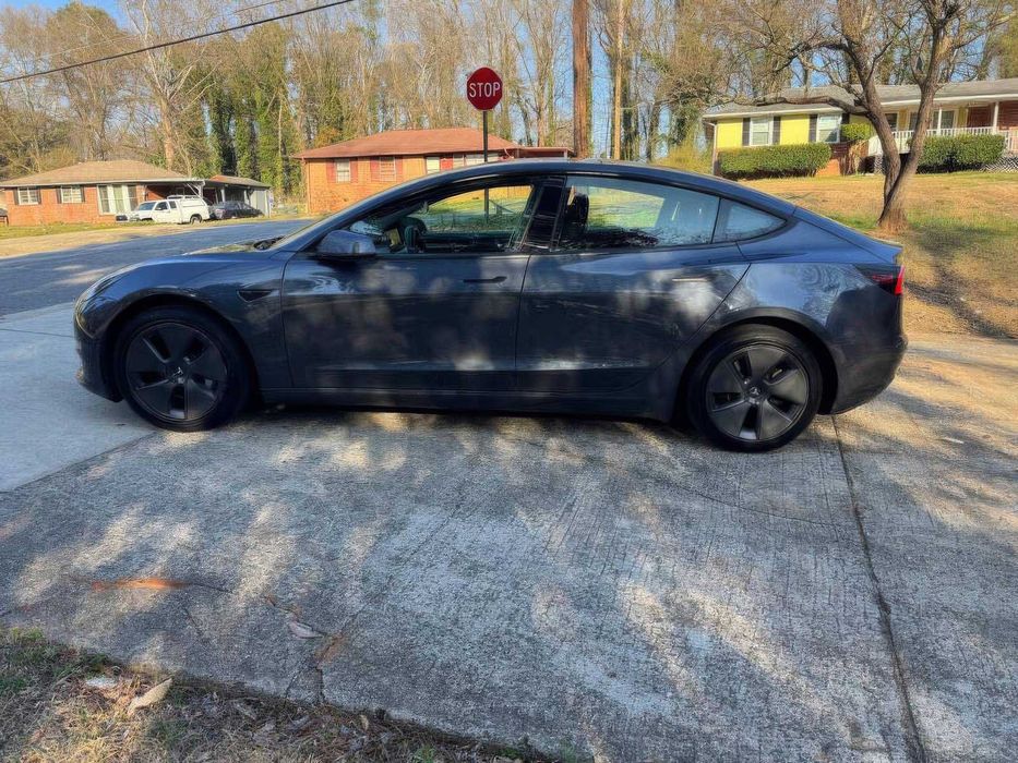 Tesla Model 3 Long Range      2022