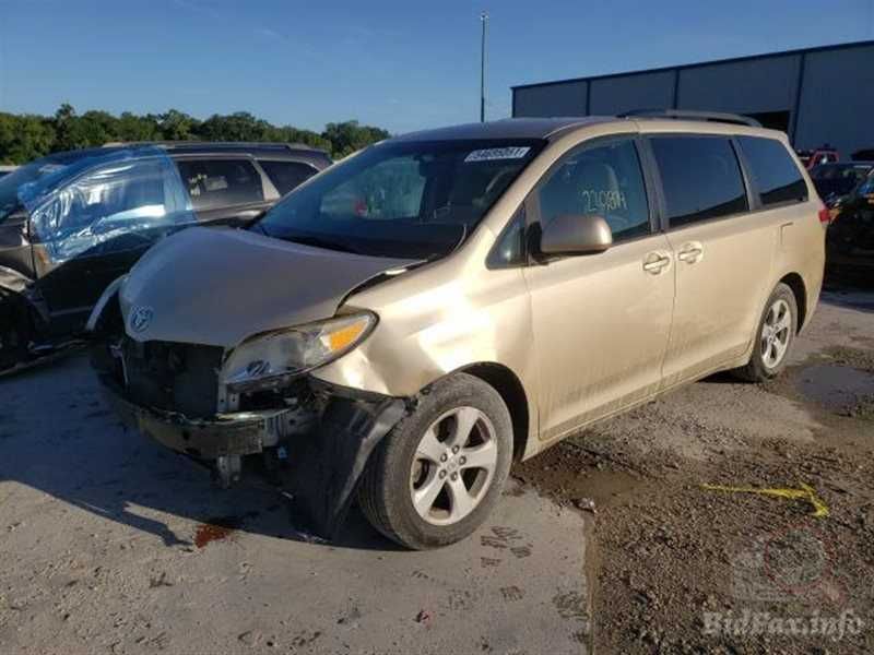 авторазборка TOYOTA SIENNA  тойота сиена фара дверь зеркало фонарь