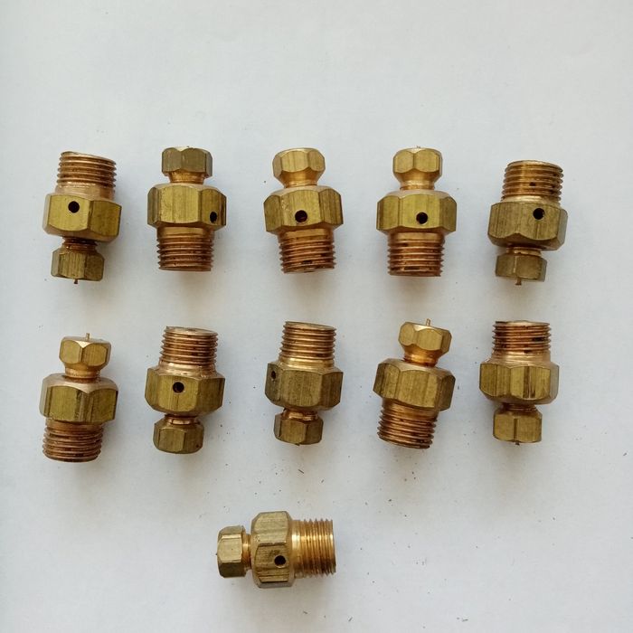 Краники  маевского на чугунные батареи, 40грн.