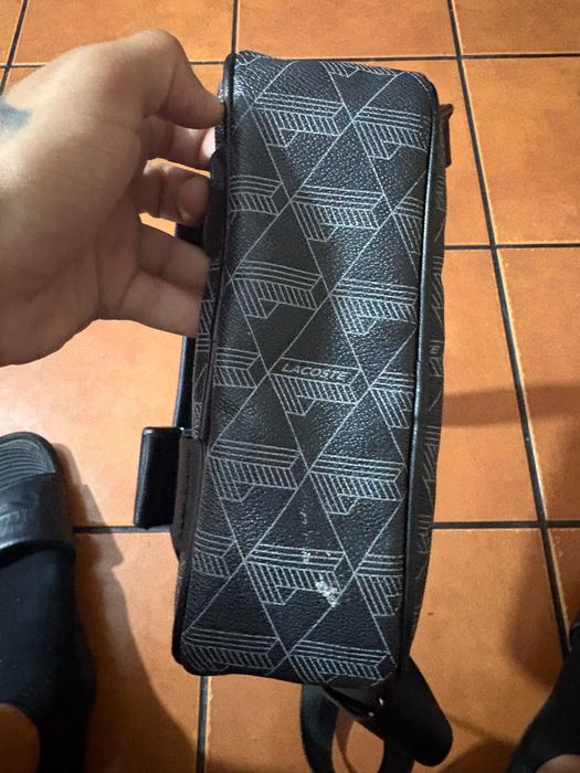 Bolsa lacoste usada em bom estado