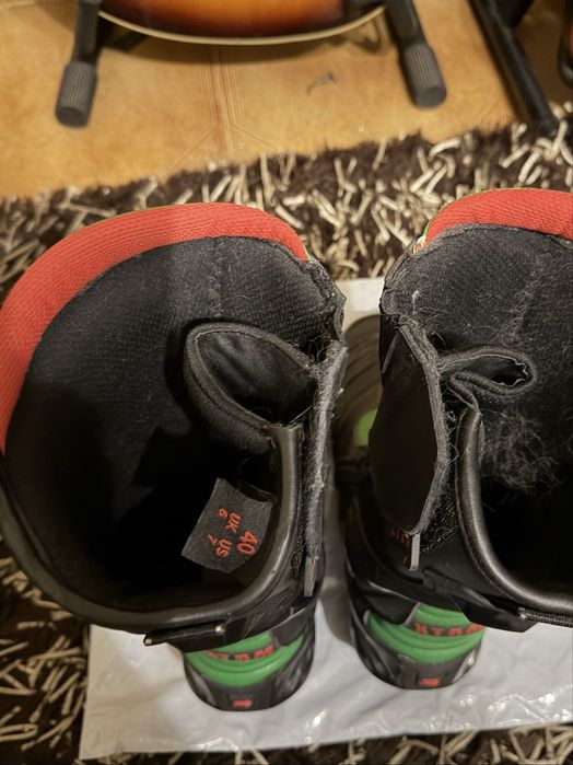 Botas para motar cano alto em verde e preto