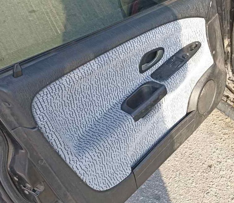 Продам дверні карти Мітсубісі Каризма рестайл