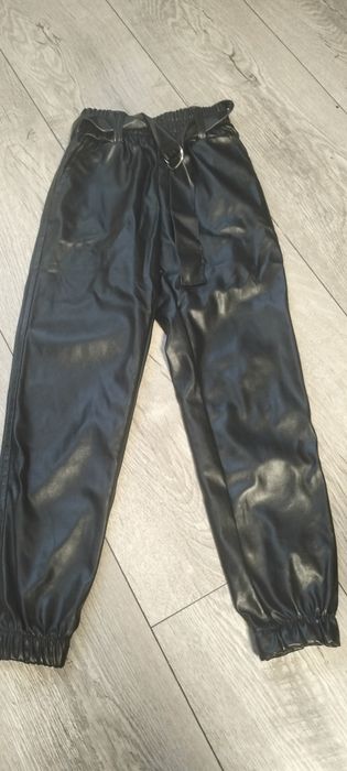 Джинси та штани на дівчинку