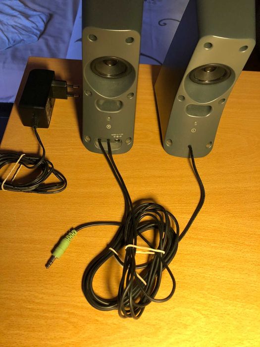 Colunas Logitech para computador