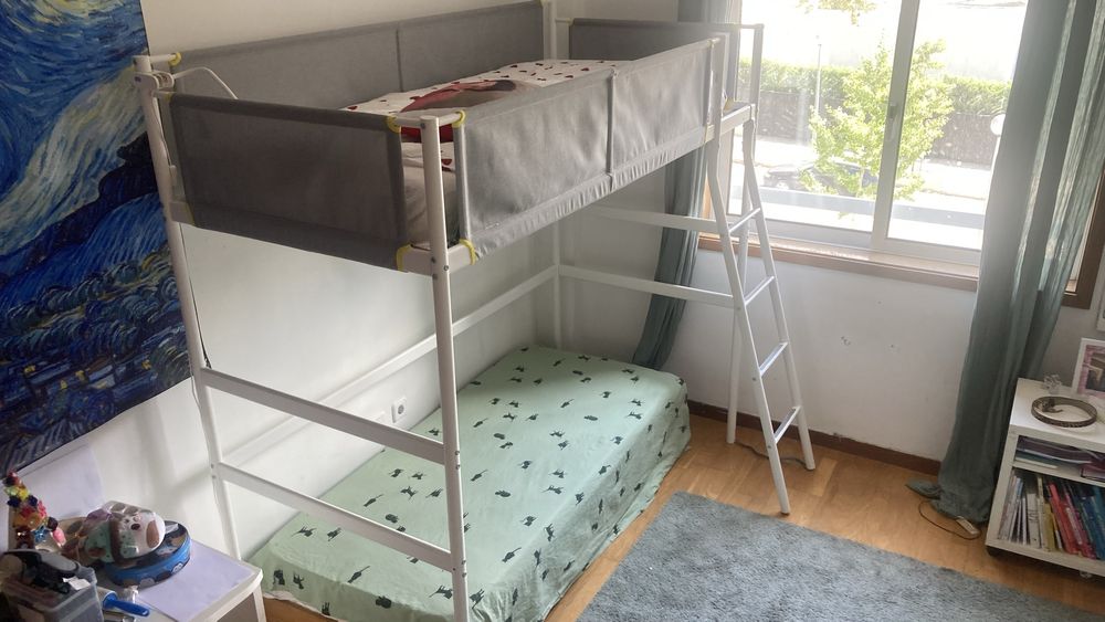 Cama alta VITVAL ikea+cama gavetão e respetivos colchões