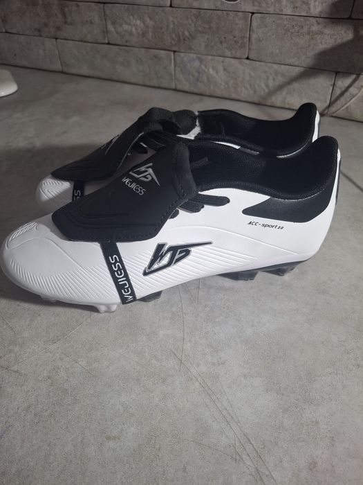 бутци,  предатори