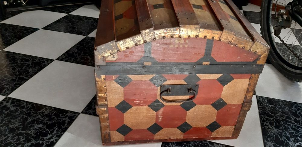 Arca antiga em madeira