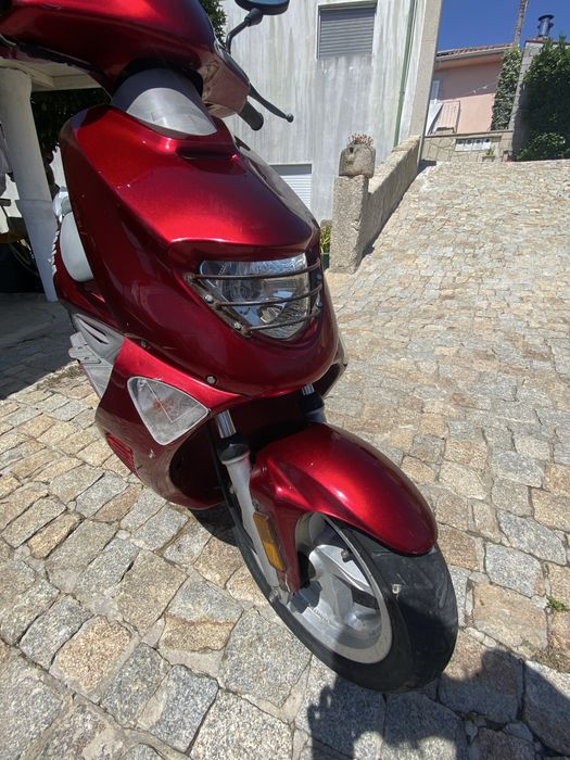 Scooter vermelha