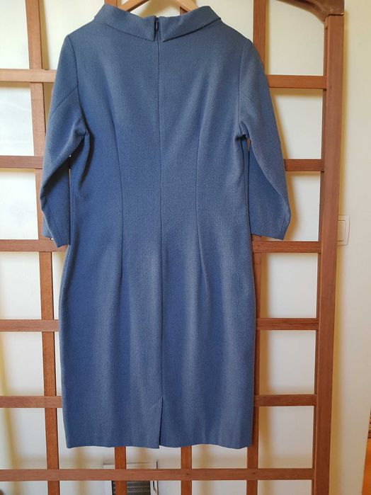 Sukienka o szykownym kroju.