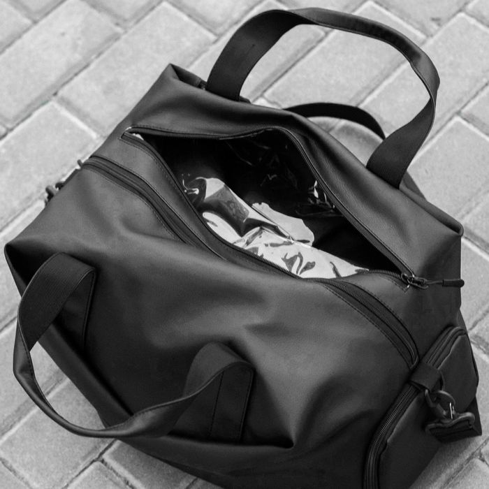 Дорожня спортивна сумка з відділення під взуття з еко шкіри на 27 л