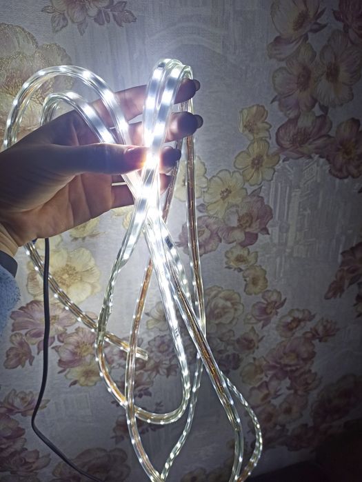 Гнучка LED стрічка 2835-120-sl 6000K на 220 V