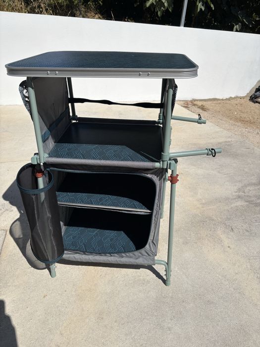 Móvel Dobrável de Campismo QUECHUA com Para-Vento