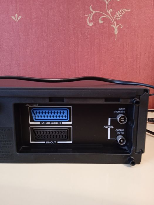 Відеомагнітофон касетний Toshiba V-229EG
