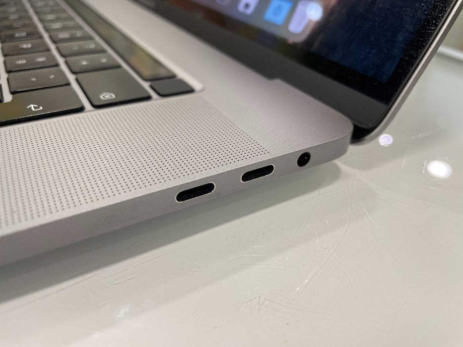 Macbook Pro 16" | 16GB | 500GB SSD | Placa Gráfica AMD Pro 5300M