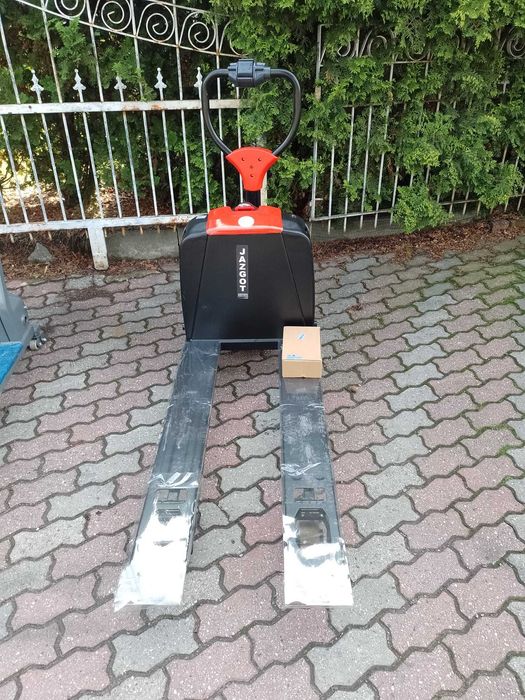 Paleciak F4 1500 kg  krótkie widły L-1000