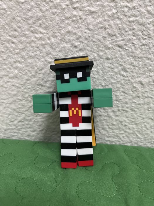 Figura de Minecraft do Mcdonalds em condição perfeita