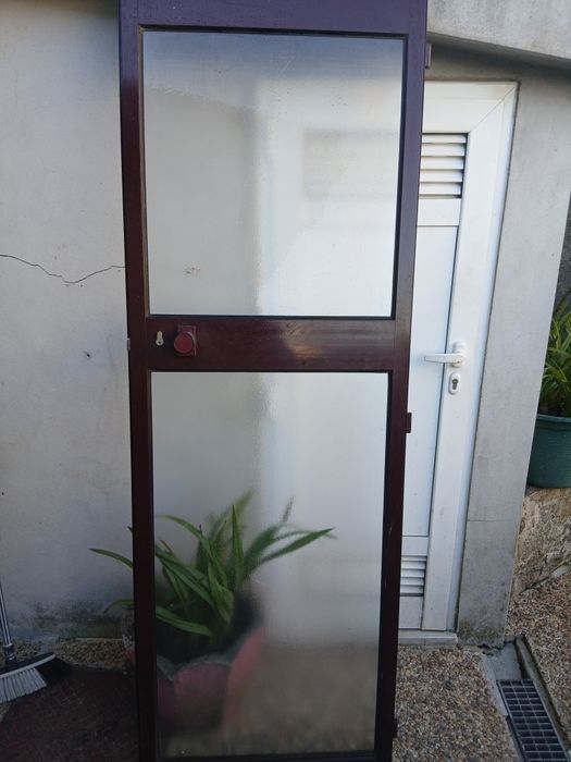 Vendo porta alumínio com chaves