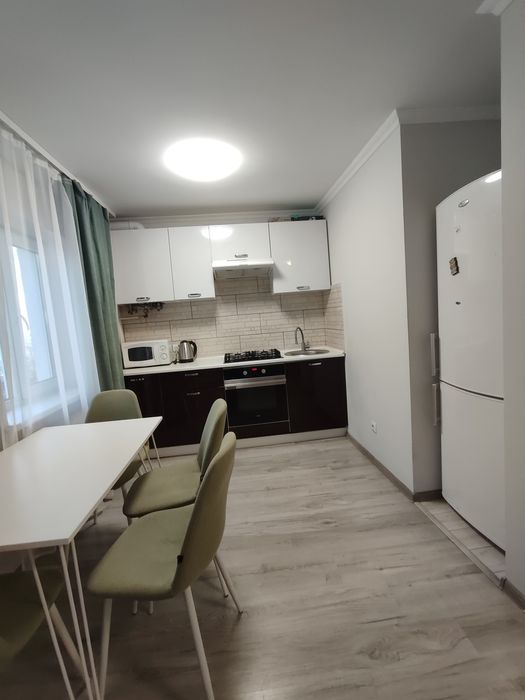 Подобово 3 х кімн квартири  в центрі міста Ужгород! Світло 24/7