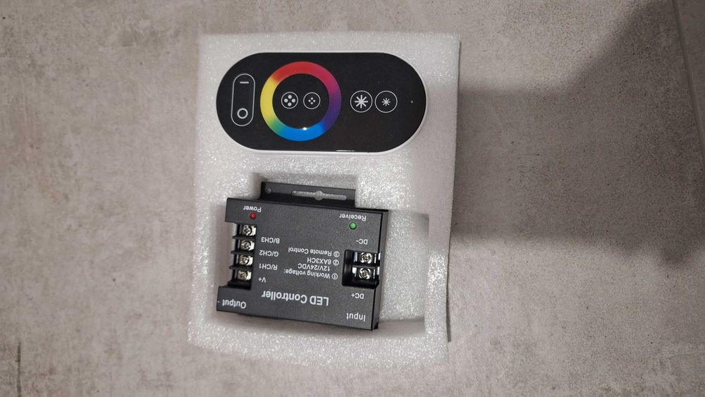 Controlador de fitas LED a 12 ou a 24V. Fitas de LED RGB64170835090945121