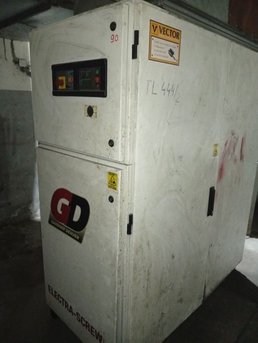 Sprzedam agregat sprężarkowy ES75-7 wraz z zbiornikiem sprężonego powietrza oraz instalację ogżewającą  ogżewającą halę
