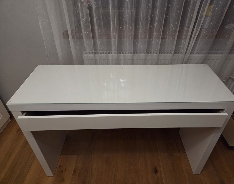 Toaletka biała. IKEA.