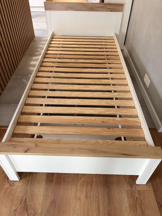 Meble do pokoju z łóżkiem