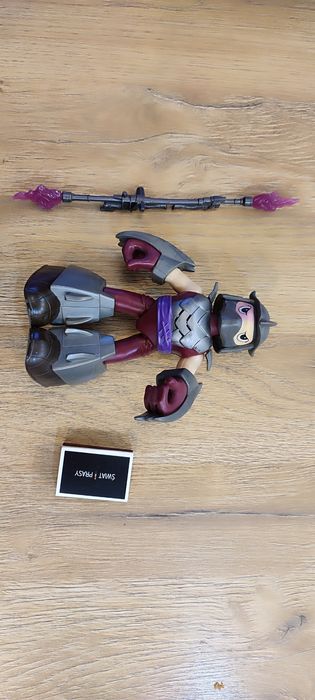 Figurka Shreddera z serii Turtles Half Shell Heroes.