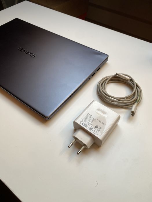 Huawei MateBook D15 –  8GB RAM / 256GB SSD