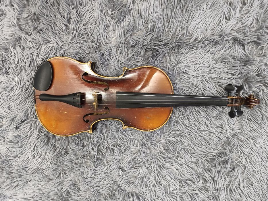 Lutnicze skrzypce Stradivarius 
ht
Stradivar