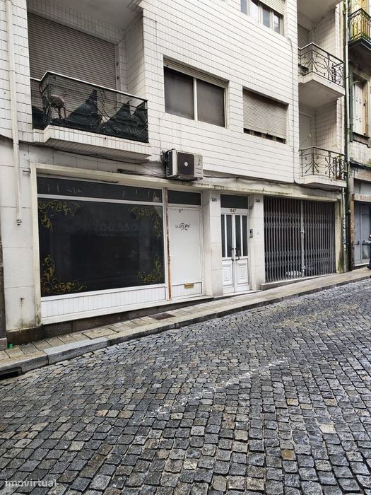 Loja Comercial c/ 150m2 em Cedofeita (550m Estação Metro Trindade)