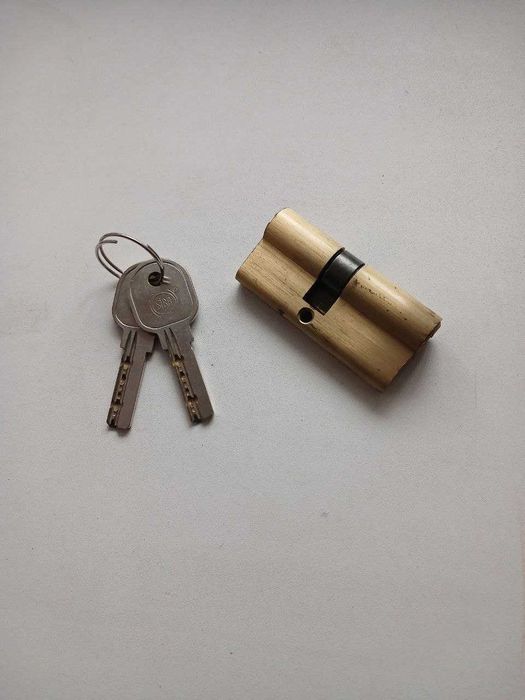 Циліндр дверного замка